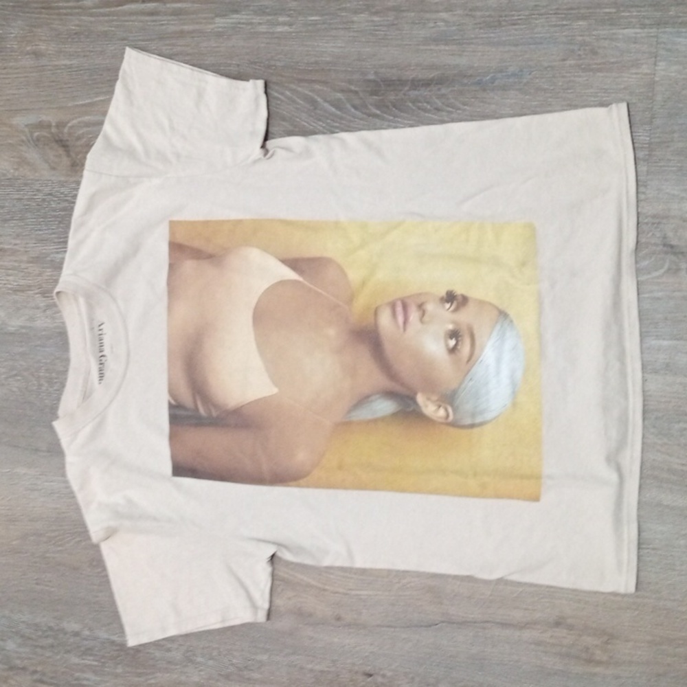 Ariana Grande M t shirt